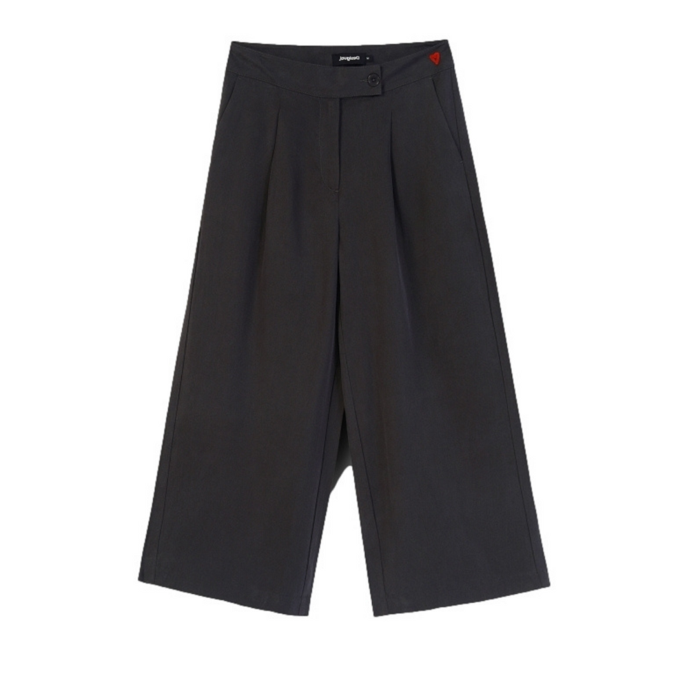 Madison 2 Pocket Palazzo Pants
Desigual Madison trousers dark grey These high-waisted palazzo trousers in an elegant flat colour are made from 100% Lyocell, which is one of the leading fabrics in the field of sustainability. Details: Zip and button fastening Two pockets﻿ High rise Tweezer Long trousers 100% Lyocell Do not bleach, do not iron hot, do not dry clean, do not tumble dry
Madison 2 Pocket Palazzo Pants
Madison trousers dark grey high-waisted palazzo length zip & button fastening. Two pockets high