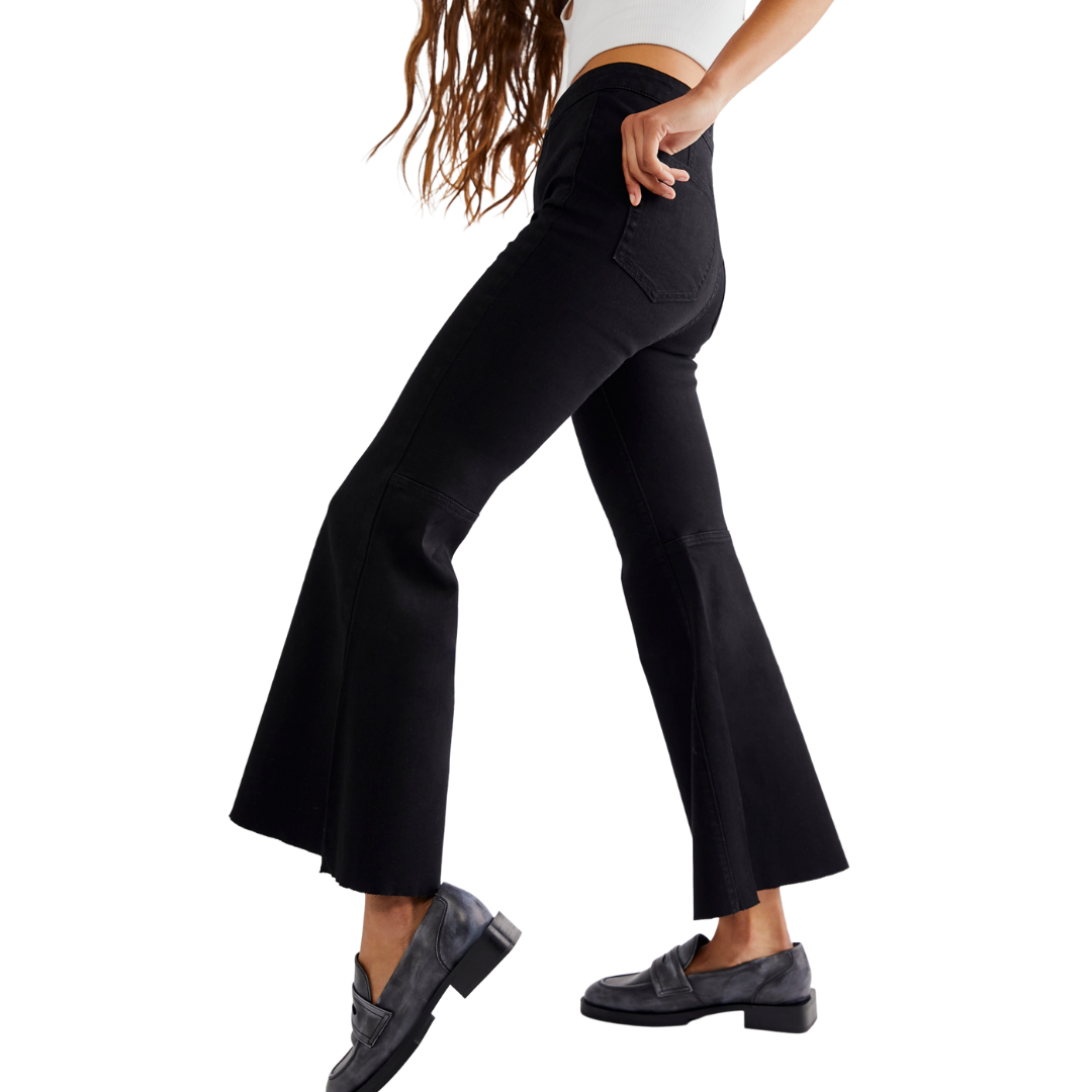 Youthquake Crop Flare Jeans - Blackout
A cropped version of our best-selling Just Float On Flares, these staple jeans from the We The Free collection features a high-rise silhouette that’s slim through the thigh and flares out for a perfectly cropped, retro-inspired style. Zip-fly and button closure Soft, stretch fit Raw-edge hem We The Free Heritage inspired and lived-in staples. We The Free is an in-house label. Care/Import Machine Wash Cold Import 22% Polyester 23% Viscose 2% Elastane 53% Cotton Measurem