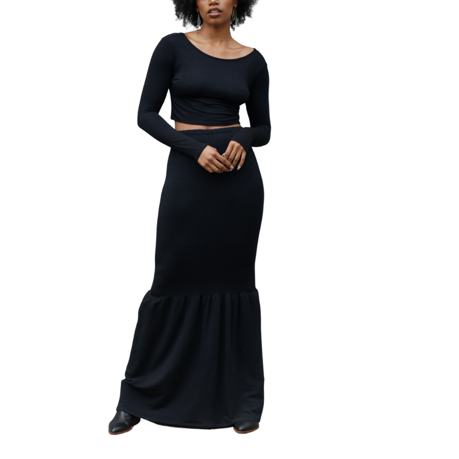 Trouffle Skirt - Black
This pencil skirts bottom bell is amazing! Wear it as shown or for added edge pair it with a white blouse and wide belt. Yes, create your own drama. One Size Fits All
Trouffle Skirt - Black