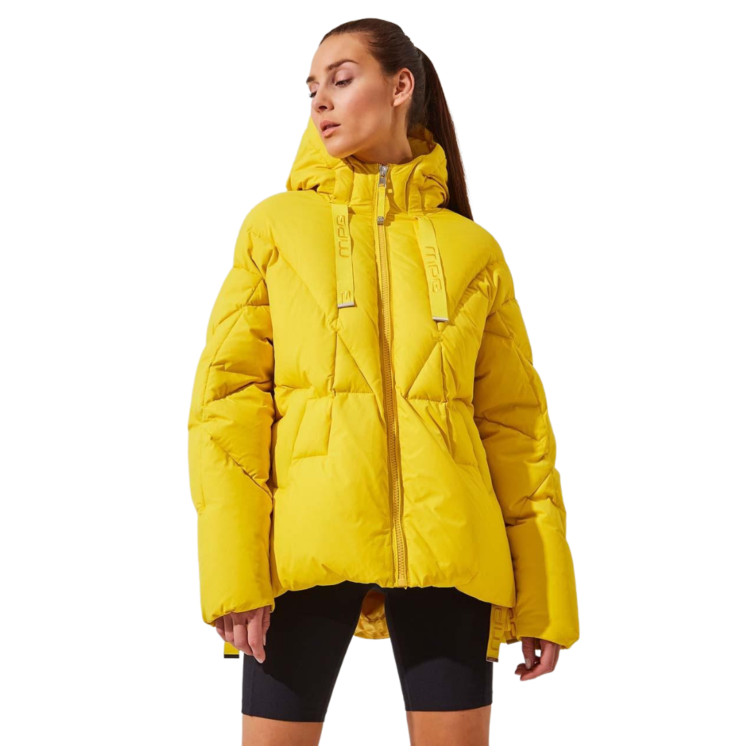 Stratosphere Yellow Slouchy Puffer Jacket
Stratosphere Down Filled Slouchy Puffer Jacket High fashion meets high function with the Stratosphere Down Filled Slouchy Puffer Jacket. Make a statement this season with a stylish, ultra-oversized silhouette offering a relaxed, slouchy fit that’s right on trend. Thanks to ethically sourced duck down insulation and wind and water resistant fabric, this jacket is ready to battle all elements with ease and comfort. Let your style show, no matter the weather with this