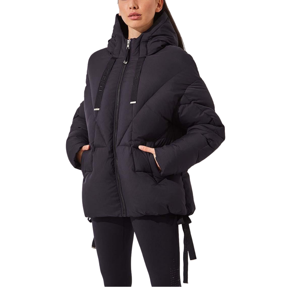 Stratosphere Black Slouchy Puffer Jacket
Stratosphere Down Filled Slouchy Puffer Jacket High fashion meets high function with the Stratosphere Down Filled Slouchy Puffer Jacket. Make a statement this season with a stylish, ultra-oversized silhouette offering a relaxed, slouchy fit that’s right on trend. Thanks to ethically sourced duck down insulation and wind and water resistant fabric, this jacket is ready to battle all elements with ease and comfort. Let your style show, no matter the weather with this p