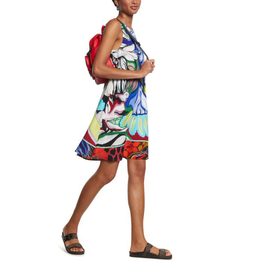 Short Loose Fitting Tank Dress - Orleans
The viscose fabrication of this short dress with loose pattern, sleeveless and round neck, makes this dress a garment that is comfortable and light to wear. Its arty floral print has force and character. Closed round neck Button fastened on back Floral print intense colours Hem with strip printed in contrast with the rest of the garment Loose fit Knee-length Sleeveless Inner fabric composition: 100% polyester Outer fabric composition: 100% viscose Care: Machine wash