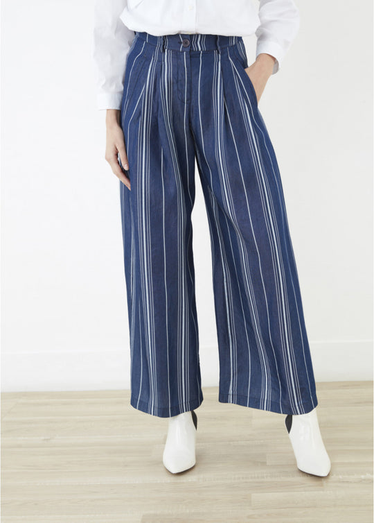 Swan Wide Leg Flowing Pants
Wide flowing tencel pants with large stripes and Italian pockets on both sides. Closes with a front button. Cool, breathable, and flowing. Vertical stripes are always flattering, and this chic wide-leg style in lightweight woven Tencel is no exception. Sits slightly higher on the hips, with beautifully tailored double-pleat front. Details: zip-and-button fly, side welt pockets, back besom pockets, and belt loops all around. 100% Tencel™ Fun fact: Tencel is of botanic origin and d