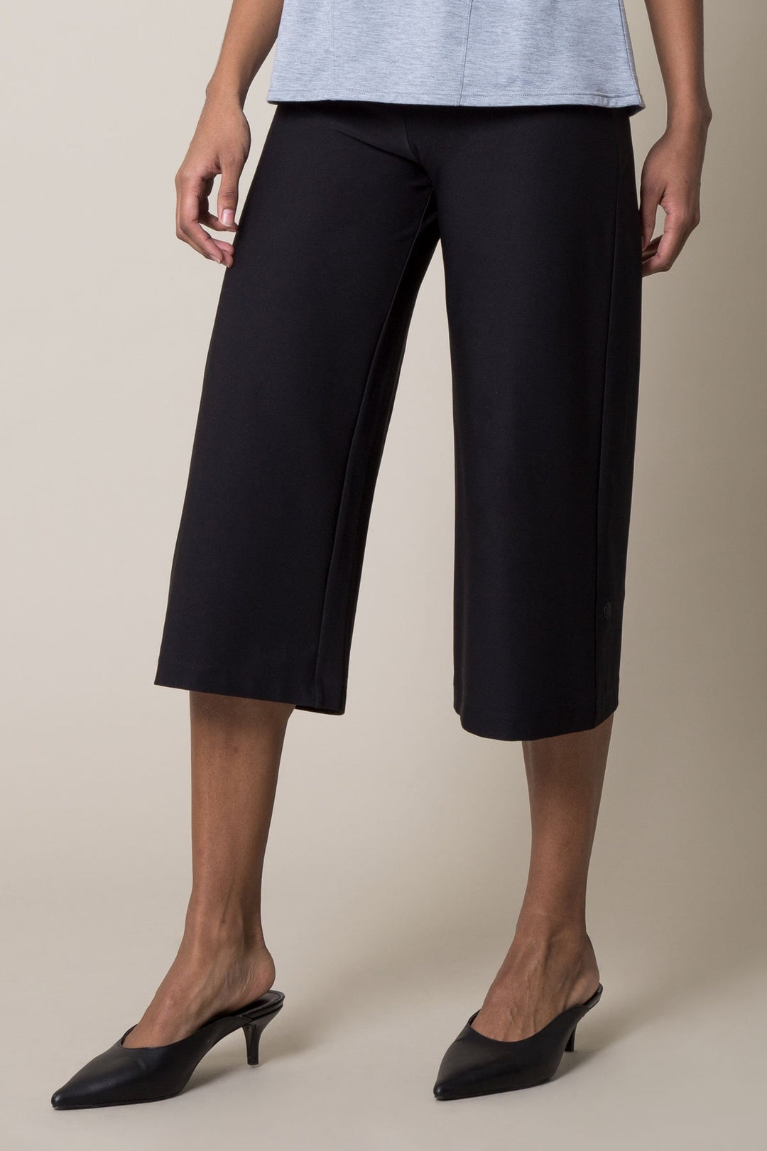 Day to Night Wide Waistband Culottes - Rebel
The Athena allows for the utmost support, smooth transition from adjustable straps, convertible back that provides for comfort and get fit Try out this season's hottest trend and get into these unique culotte-style pants. They are a trendy high waisted design with a wide yoga waistband for lasting comfort.Transitional dressing should be easy and this versatile, no fuss style masters the am-to-pm routine. Made with our signature 4-way stretch performance jersey th