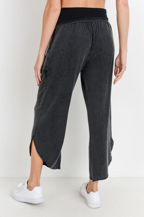 Tulip Pallazo Pants & Crop Top
Tulip Pallazo Pants & Crop Top with pleated accent by the waist, wide legs, and tulip hem, these pants are perfect to wear outside and in. The high waist band keeps everything together for a sleek look. This super cozy, hassle-free top features an edit length, mid-sleeves, as well as hoodie with no drawstring.
Tulip Palazzo Pants & Crop Top
Tulip Palazzo Pants & Crop Top with pleated accent by the waist, wide legs, and tulip hem, these pants are perfect to wear outside and in.