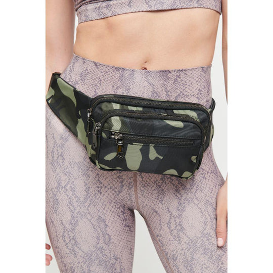 Hip Hugger Belt Bag - Camo
Show your hips some love! Whether you're going to the Saturday morning farmers market or to the Friday night concert in the park, embrace your curves while keeping all of your necessities close by. The Hip Hugger is the perfect place to store your phone, lipstick, keys and cash. Wherever you go, your hips are sure to draw attention with this hands-free fashion piece. Bag Type: Belt Bag Composition: Performance water repellent Nylon Closure: Zipper Exterior Details: Front zipper po