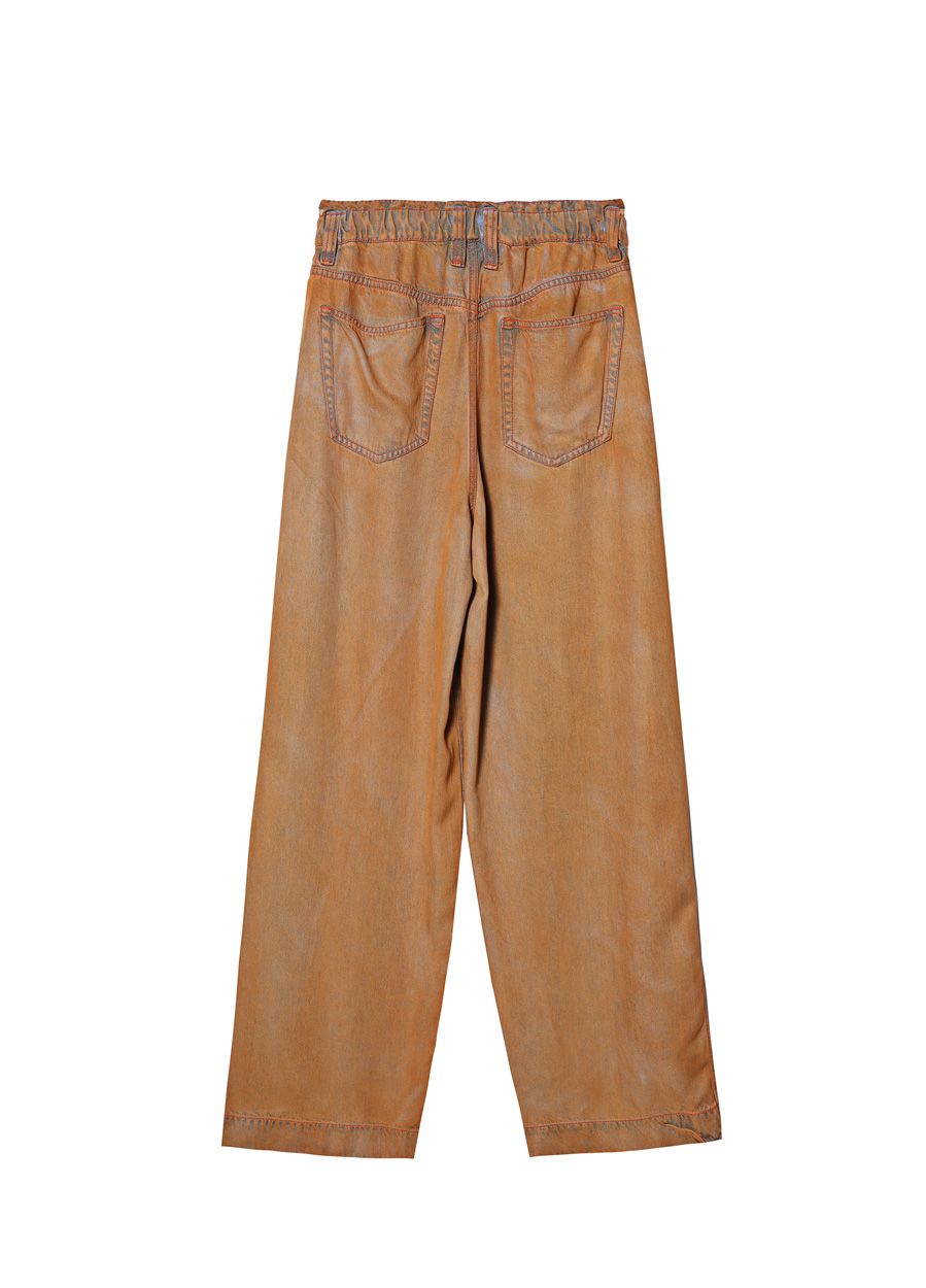 Daria Denim Style Pant - Orange
Disguised as denim but with the feel of luxury loungewear. Relaxed fit Mid rise Elastic waist back with front button closure Model is 5’ 9 and is wearing a size Medium Fabric Content: 100% Lyocell Imported Machine wash cold, hang dry Style: 5K3313080-536-JNBY Loc: RR aka Alem
Daria Denim Style Pant - Orange
Disguised as denim but with the feel of luxury loungewear. Relaxed fit Mid rise Elastic waist back with front button closure 
5K3313080-536-JNBY-1

$210
$210
$210
jnby siz